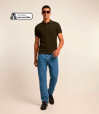 Polo Regular en Media Malla con Textura Rayada y Detalles Contrastantes