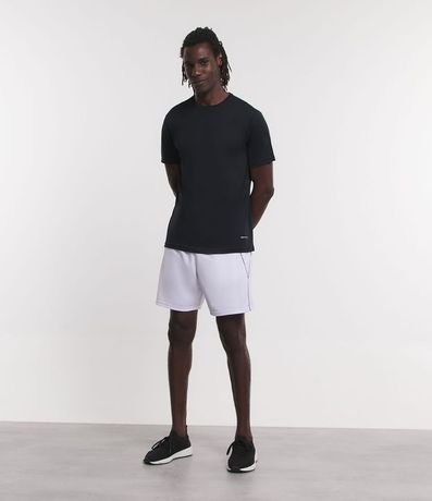 Bermuda Deportiva en Microfibra Texturizada y Detalle Contrastante 1