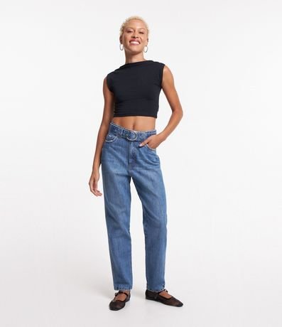 Pantalón Mom en Jeans con Cinturón y Hebilla