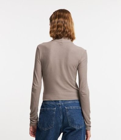 Blusa Cropped en Viscosa Texturizada con Cuello Largo 3