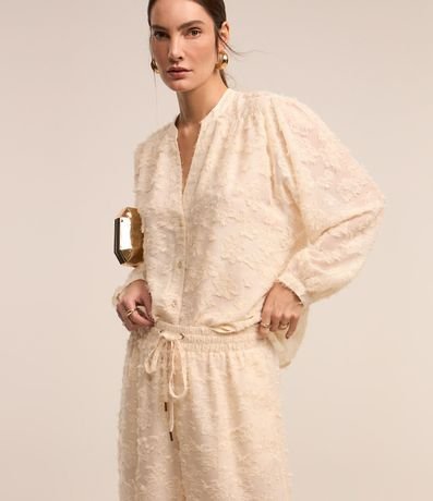 Camisa en Chiffon con Abotonado y Textura con Felpas 2