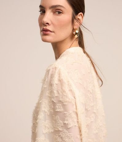 Camisa en Chiffon con Abotonado y Textura con Felpas 6
