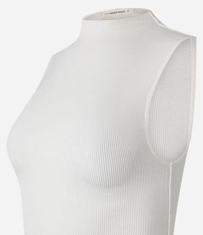 Blusa en Viscosa con Cuello Alto y Textura Acanalada 6