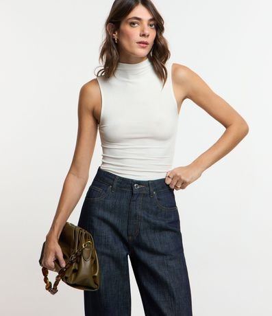 Blusa en Viscosa con Cuello Alto y Textura Acanalada 1