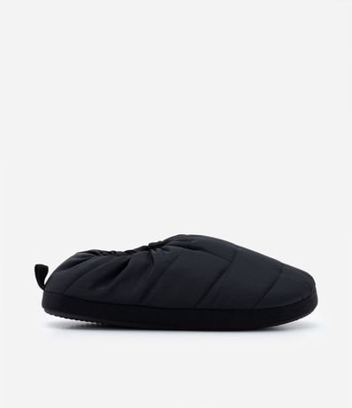 Pantufla Cerrada con Elástico Interno y Tirador en el Talón