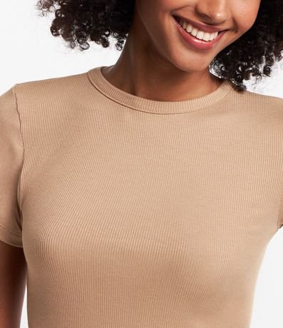 Blusa en Viscosa Texturizada con Bajo Ondulado 4