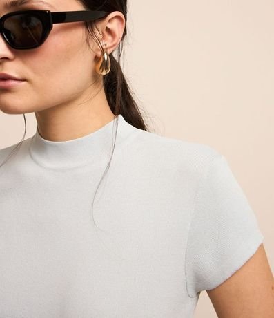 Blusa en Punto con Cuello Alto 3