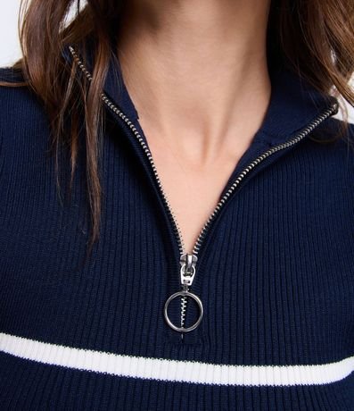 Blusa en Viscosa con Cuello y Cierre Delantero 3