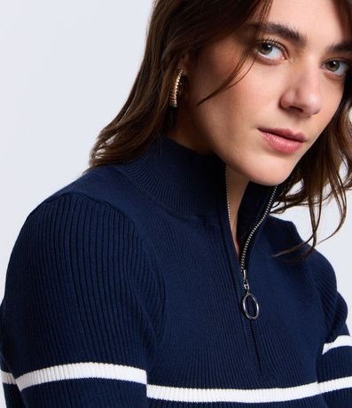 Blusa en Viscosa con Cuello y Cierre Delantero 4