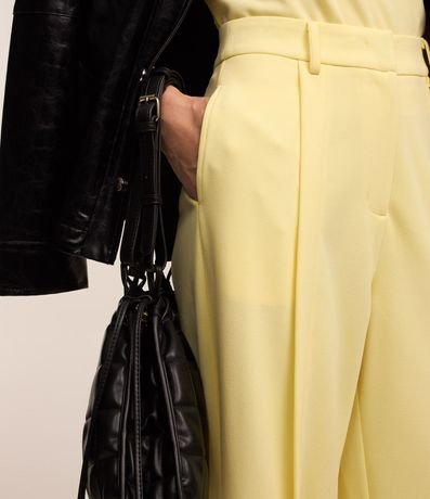 Pantalón Recto en Crepé con Cinturón Hebilla 4