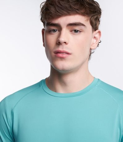 Remera Deportiva Dry Fit con Costura en la Sisa 3