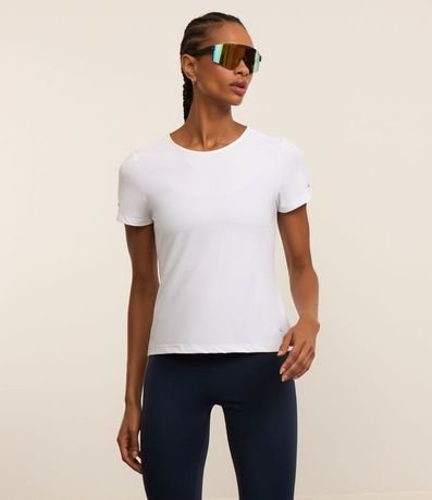 Remera Deportiva Texturizada con Detalle Reflectante