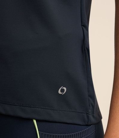 Remera Deportiva Texturizada con Detalle Reflectante 6