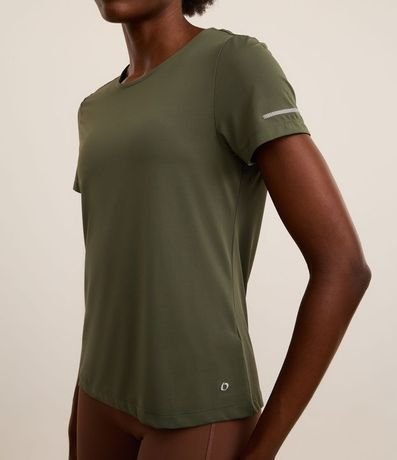 Remera Deportiva Texturizada con Detalle Reflectante 3