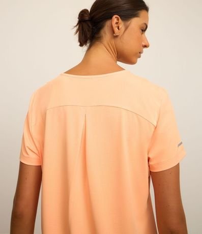 Remera Deportiva Texturizada con Detalle Reflectante 3