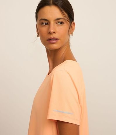 Remera Deportiva Texturizada con Detalle Reflectante 4