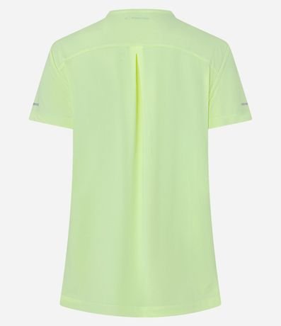 Remera Deportiva Texturizada con Detalle Reflectante 8