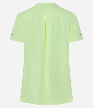 Remera Deportiva Texturizada con Detalle Reflectante 7