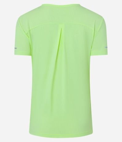 Remera Deportiva Texturizada con Detalle Reflectante 6