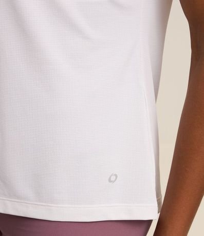 Remera Deportiva Texturizada con Detalle Reflectante 3
