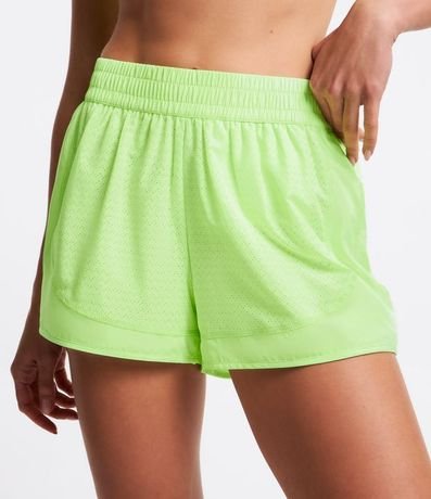 Bermuda Runner Deportiva en Microfibra Ligera con Textura de Agueros 2