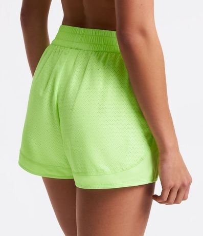 Bermuda Runner Deportiva en Microfibra Ligera con Textura de Agueros 3