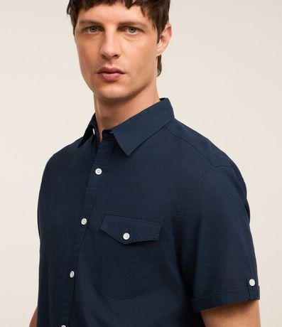 Camisa Comfort en Lino con Bolsillo y Dobra en la Manga 6