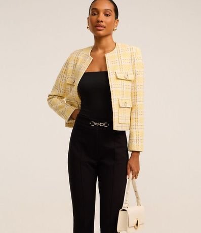 Pantalón Flare en Punto Roma con Detalle en Metal en la Cintura 4