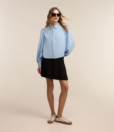 Camisa en Crepé con Botón Diferenciado y Manga Abullonada 2