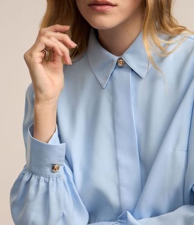 Camisa en Crepé con Botón Diferenciado y Manga Abullonada 3