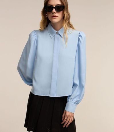 Camisa en Crepé con Botón Diferenciado y Manga Abullonada 4
