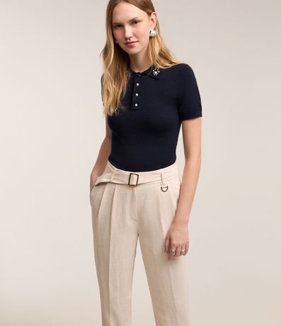 Pantalón Carrot en Airflow con Cinturón Hebilla y Pliegues 2