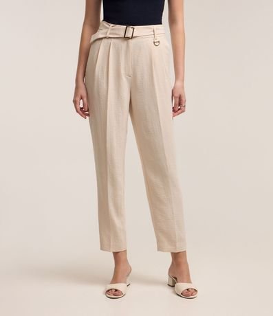 Pantalón Carrot en Airflow con Cinturón Hebilla y Pliegues 3