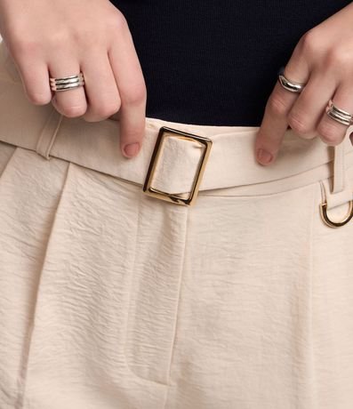 Pantalón Carrot en Airflow con Cinturón Hebilla y Pliegues 4