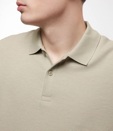Polo Slim en Media Malla con Botones y Textura Acanalada 2