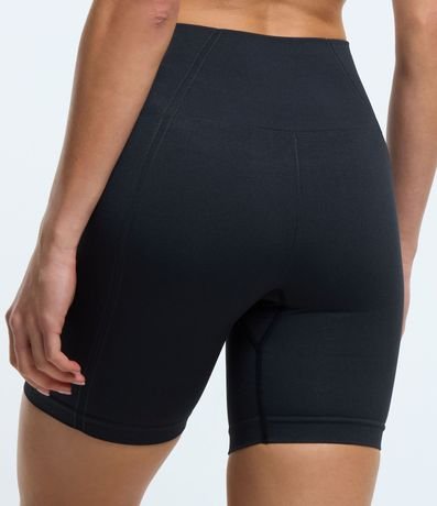 Bermuda en Poalimida Seamless con Textura Jacquard 3