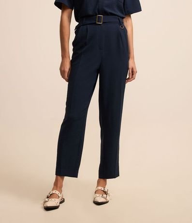 Pantalón Carrot en Airflow con Cinturón Hebilla y Pliegues 2