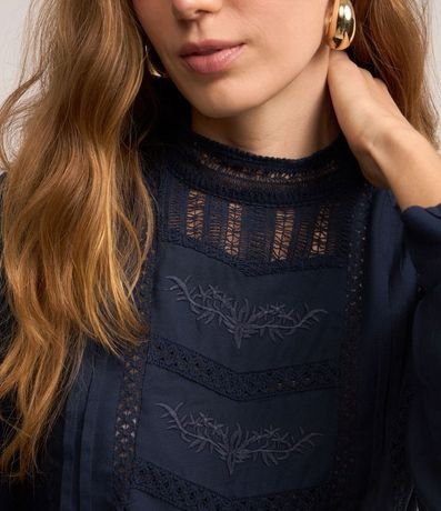 Blusa Bata en Viscosa con Detalles Delanteros 3