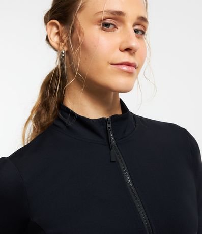 Campera Deportiva en Poliamida con Bolsillos y Cuello Alto 3