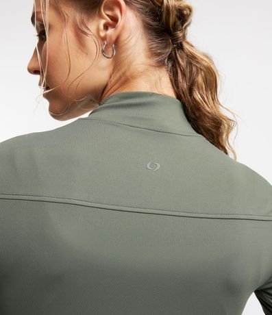 Campera Deportiva en Poliamida con Bolsillos y Cuello Alto 7