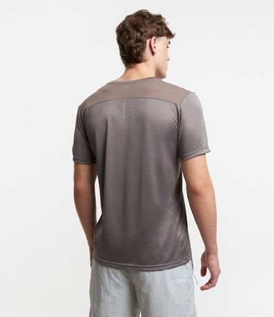Remera Deportiva con Recortes Laterales y Manga Corta 3