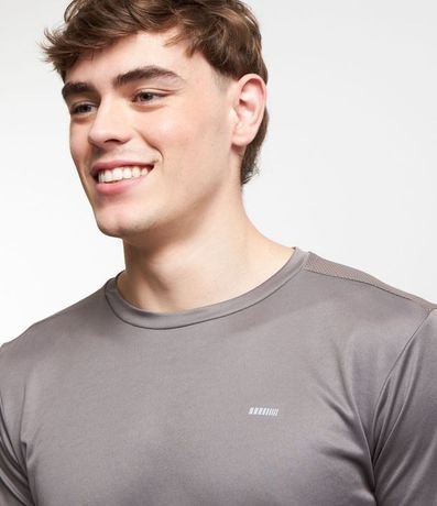 Remera Deportiva con Recortes Laterales y Manga Corta 4