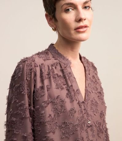 Camisa en Chiffon con Abotonado y Textura con Felpas 4