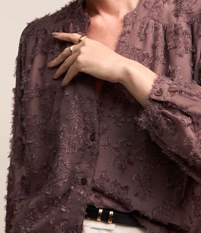 Camisa en Chiffon con Abotonado y Textura con Felpas 5