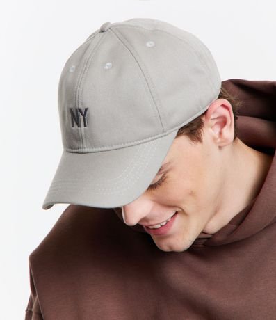 Gorra Ala Curva en Sarga con Bordado NY 6