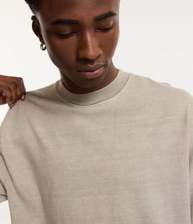 Remera Boxy en Algodón Desteñido con Cuello Alto 4