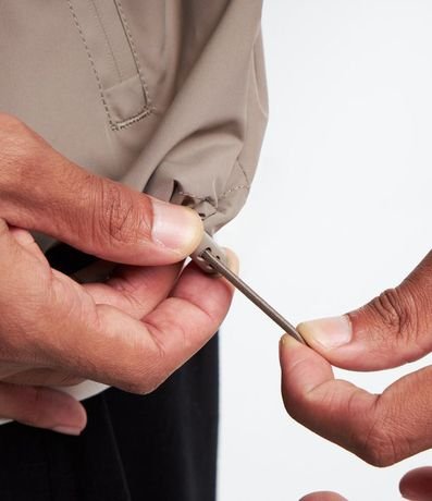 Campera Rompevientos con Capucha y Bolsillo con Cierre 7