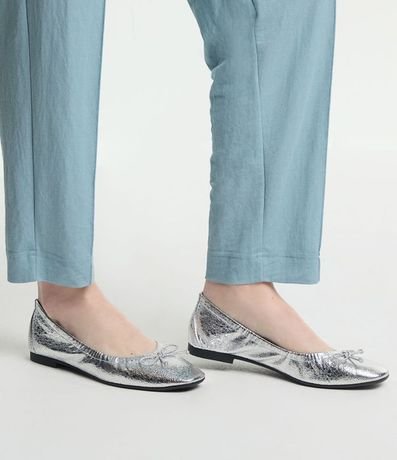 Zapatilla Metalizada con Elástico y Moña 6