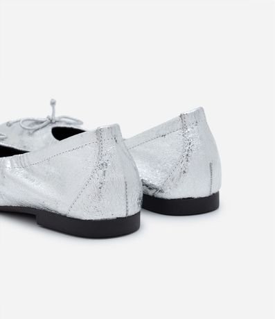 Zapatilla Metalizada con Elástico y Moña 3