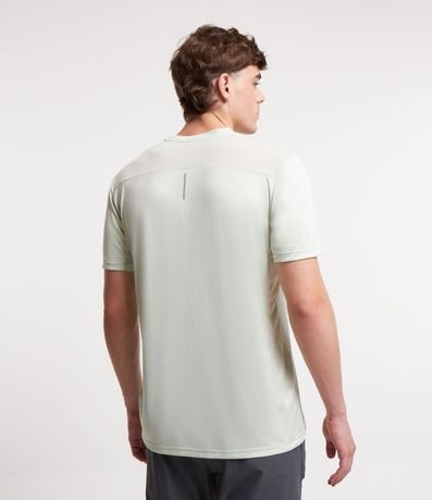 Remera Deportiva con Tecnología Dry e Detalles Reflectantes 3